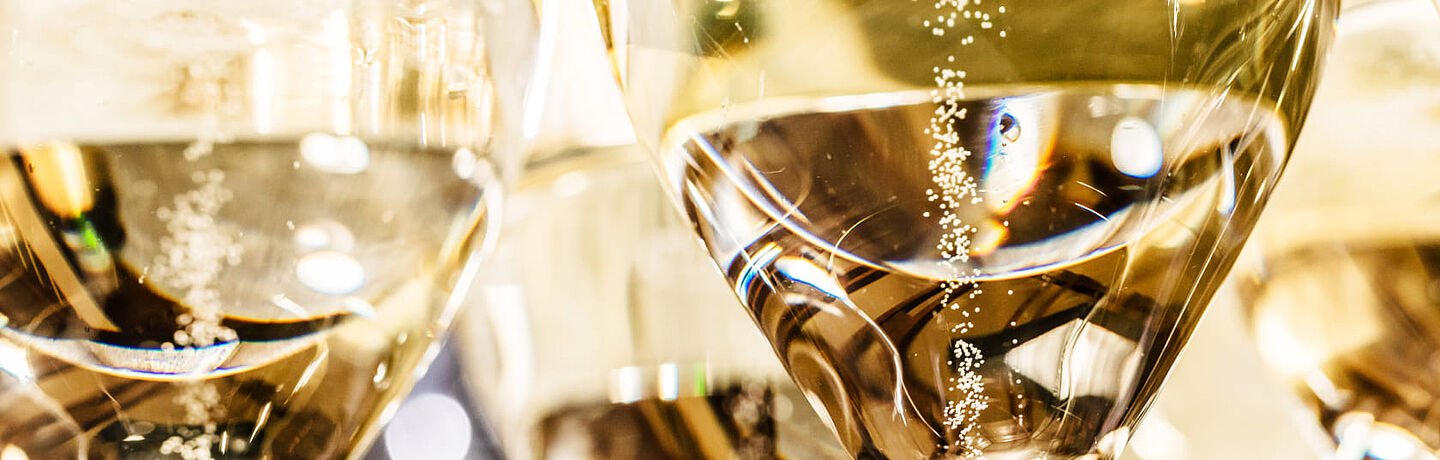 copas de vino blanco